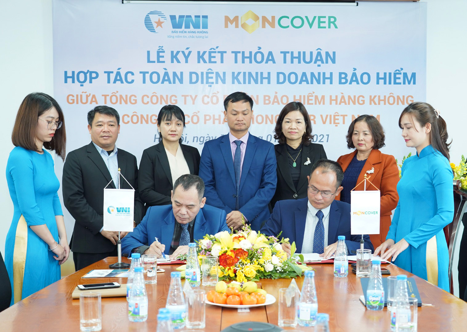 Lễ ký kết thỏa thuận hợp tác toàn diện kinh doanh bảo hiểm giữa Moncover và Tổng công ty bảo hiểm Hàng không (VNI)