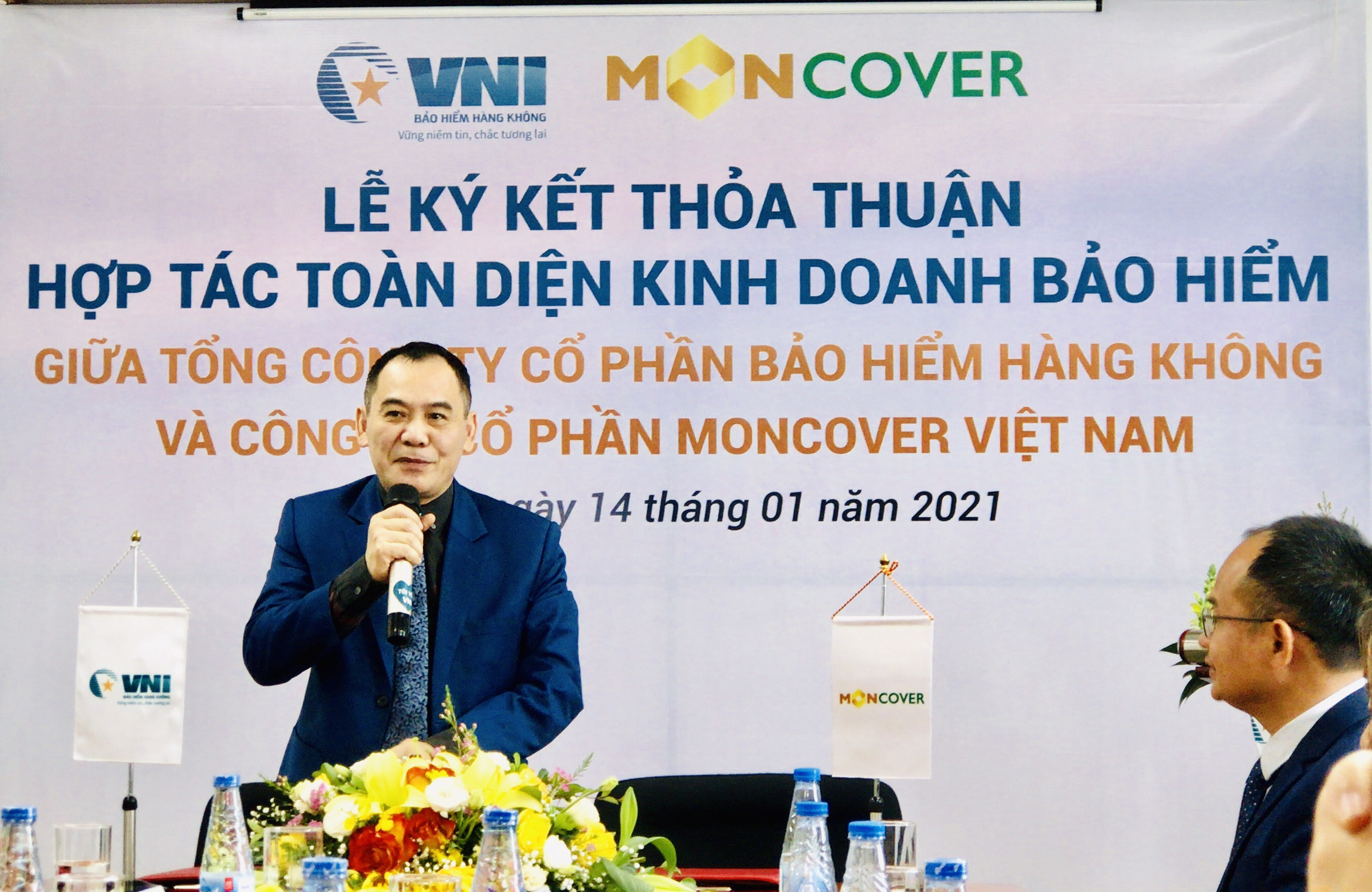 Lễ ký kết thỏa thuận hợp tác toàn diện kinh doanh bảo hiểm giữa Moncover và Tổng công ty bảo hiểm Hàng không (VNI)